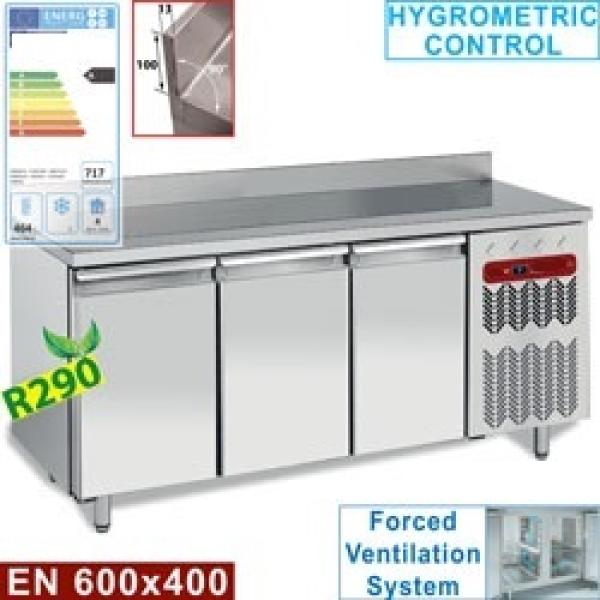 TP3N/HA-R2 (25) Konditorei-Bäckerei Kühltisch mit Aufkantung, Umluft, 3 Türen EN 600x400, 550 Liter
